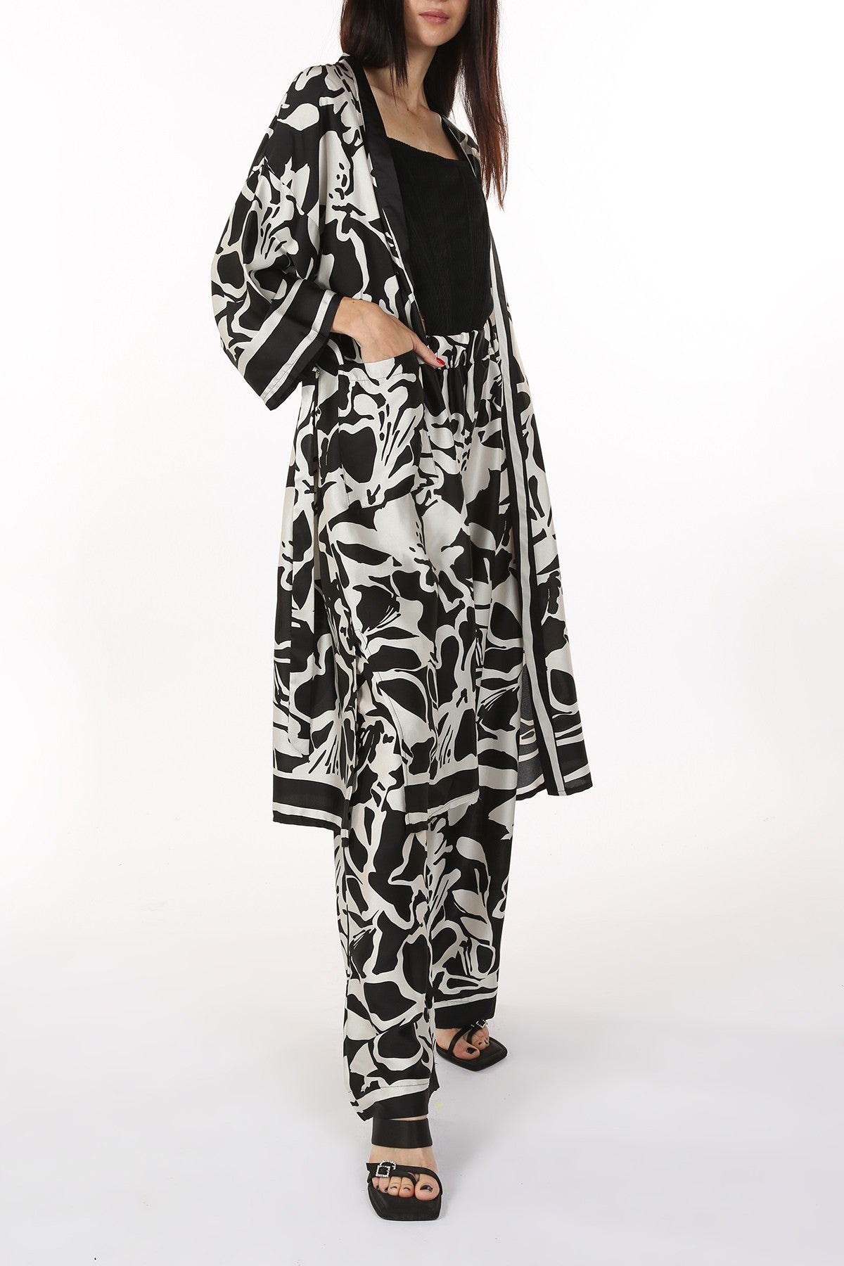 Black & White Abstract Robe & Pants