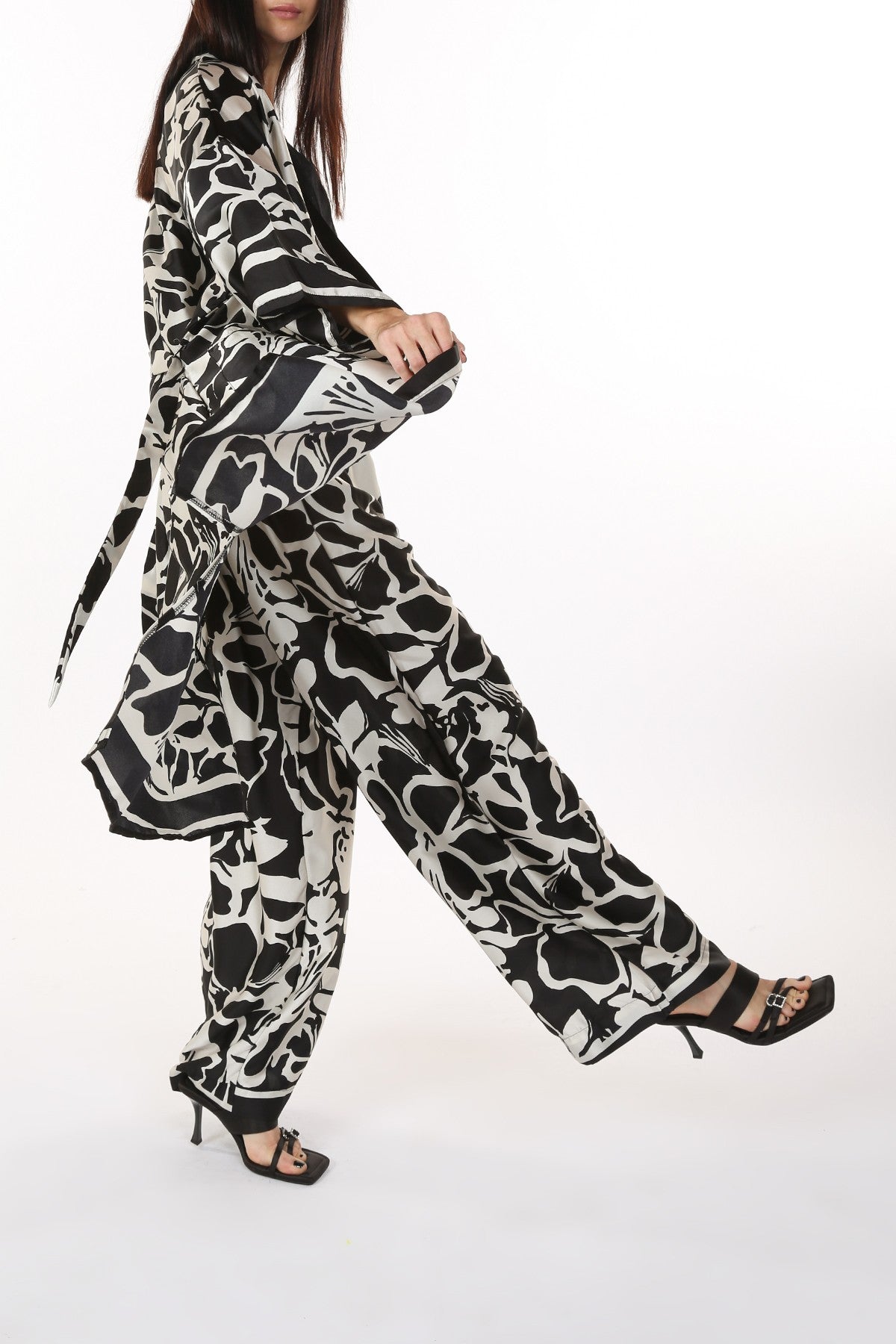 Black & White Abstract Robe & Pants