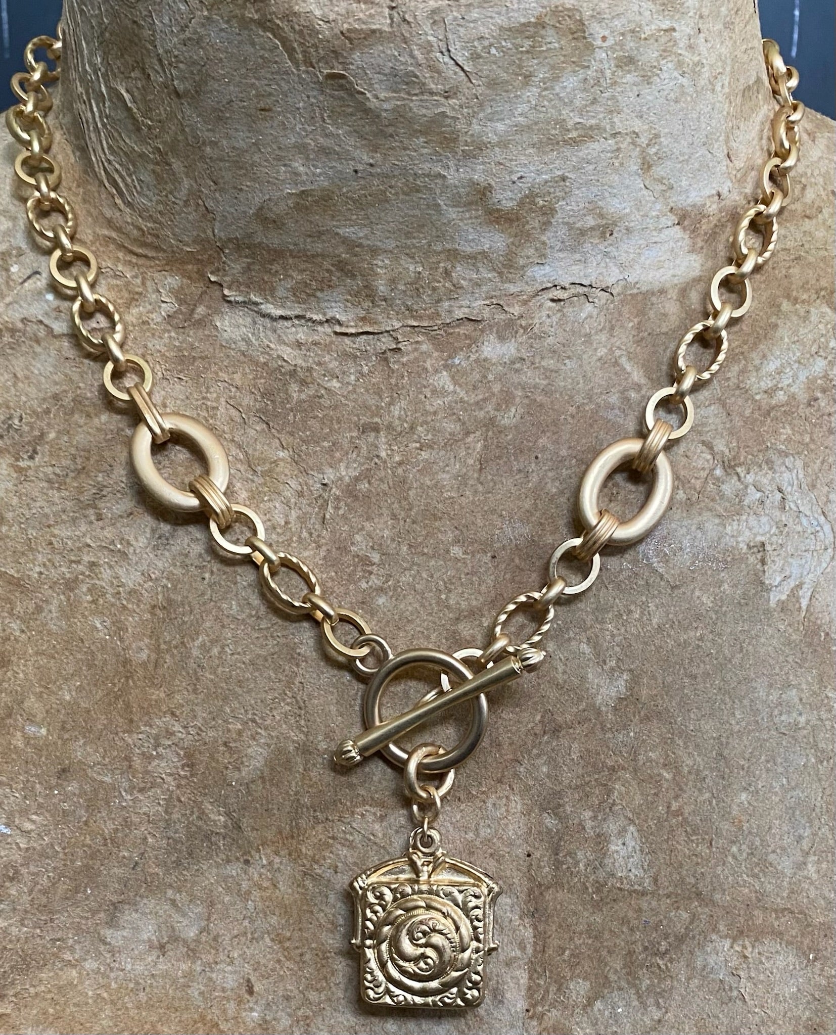 Toggle French Locket