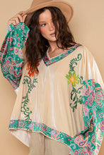 Load image into Gallery viewer, V Neck Paisley Top - Green