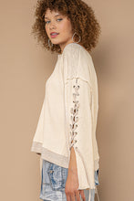 Load image into Gallery viewer, Laced Bell Sleeve - Creme
