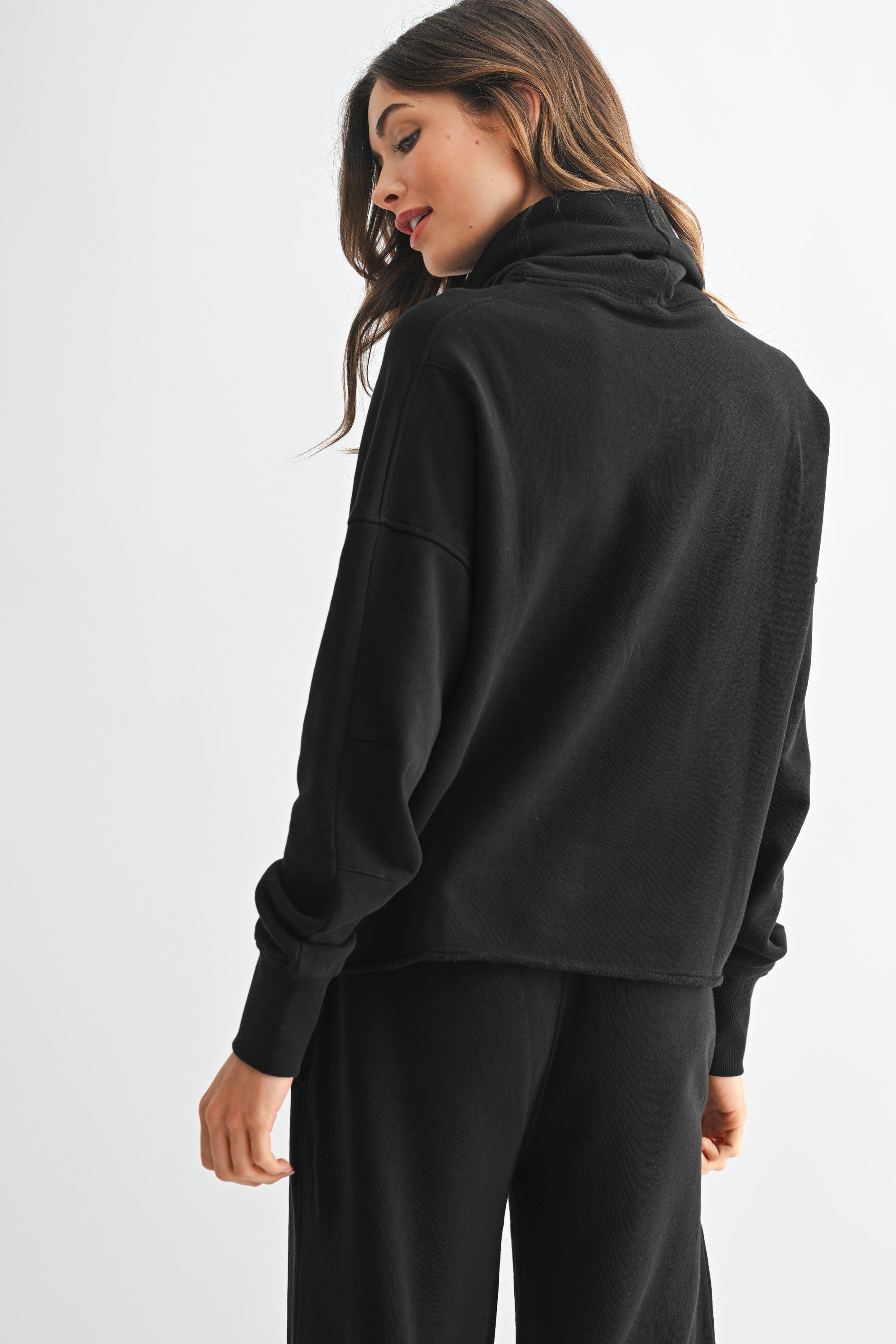 Lounge Layer Turtleneck - Black
