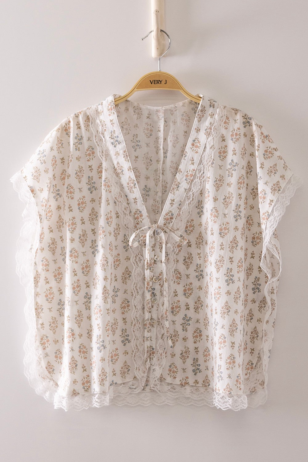 Romantic Floral Lace Tie Blouse - White
