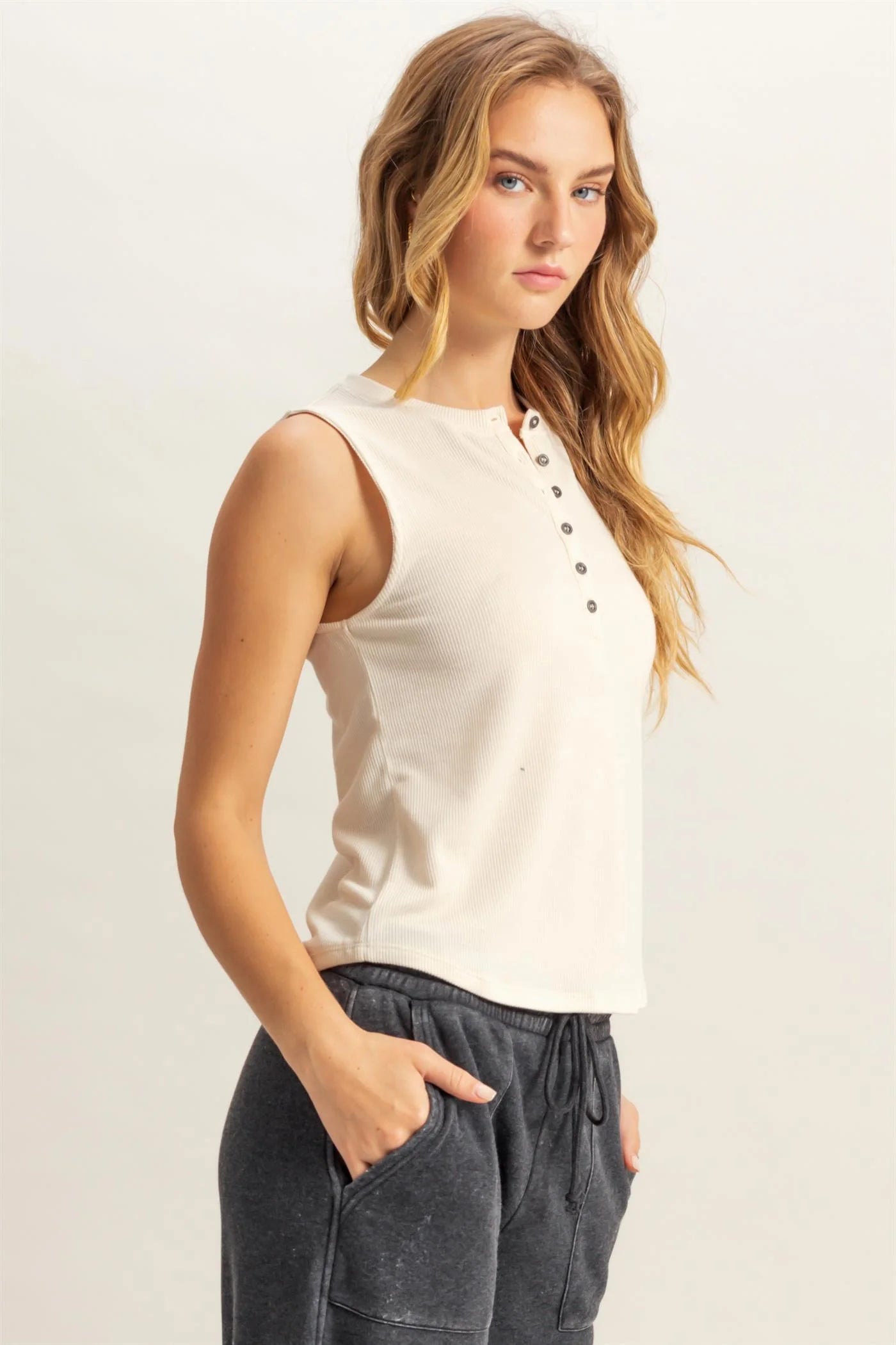 Everyday Essential Button Tank - Alpaca